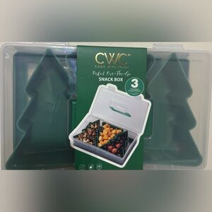 Cook With Color, Green Snack Box with 3 Tree Compartments